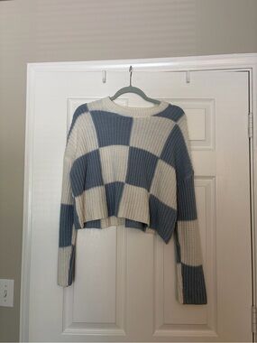 moon & madison Blue and Cream Checkered Cropped Crew Sweater